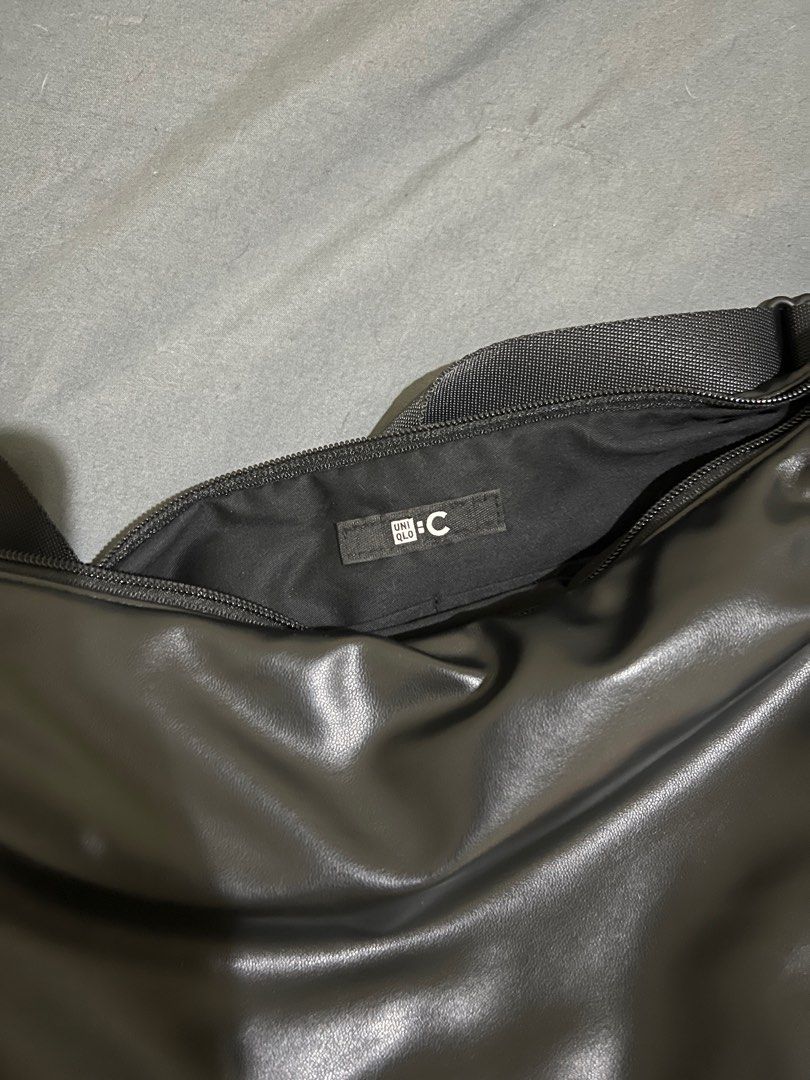 Uniqlo : C Faux Leather Round Shoulder Bag Black