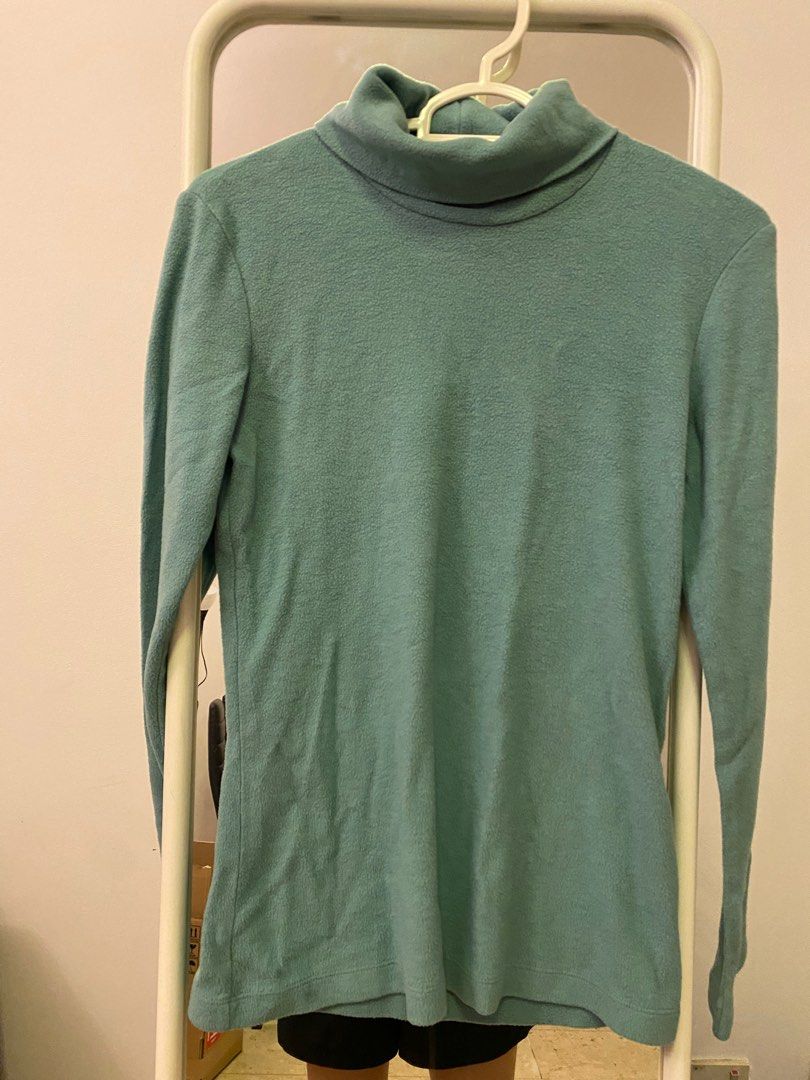 Uniqlo heattech fleece turtleneck in green, Women's Fashion, Tops