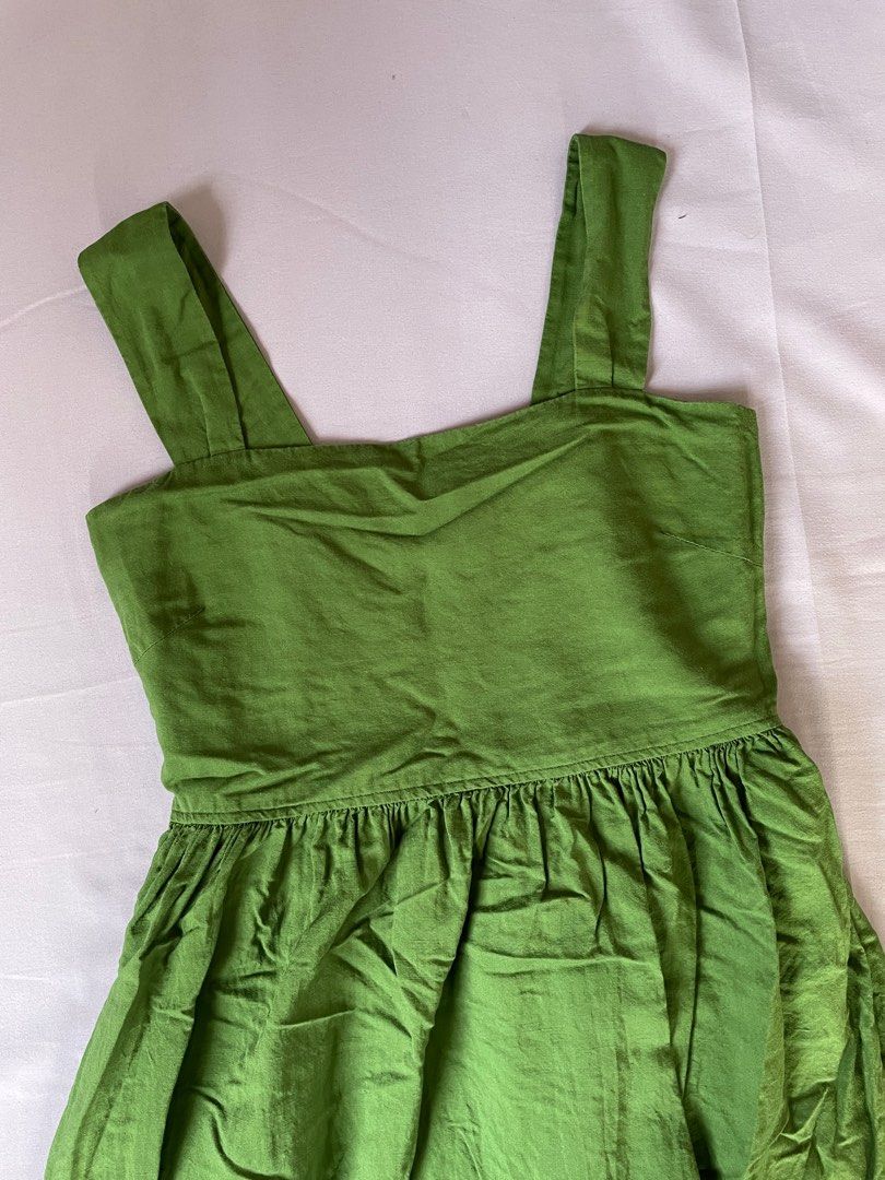 Uniqlo Linen Blend Shirring Dress in Green S, Women's Fashion, Dresses &  Sets, Dresses on Carousell