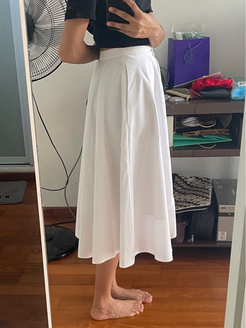 White skirt uniqlo on sale