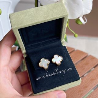 (Category: ) located in . Submitted by brands_lover (Listing ID 1257872340, Image 1). Description: .