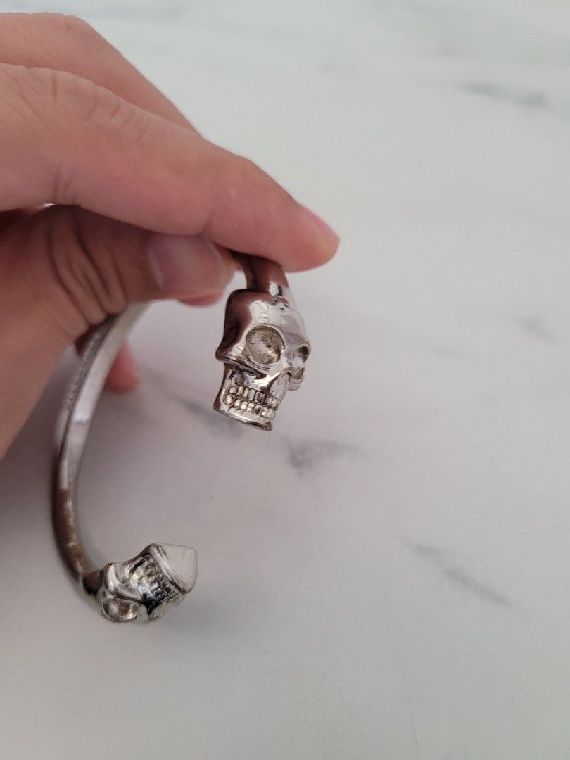 Alexander mcqueen hotsell skull bangle