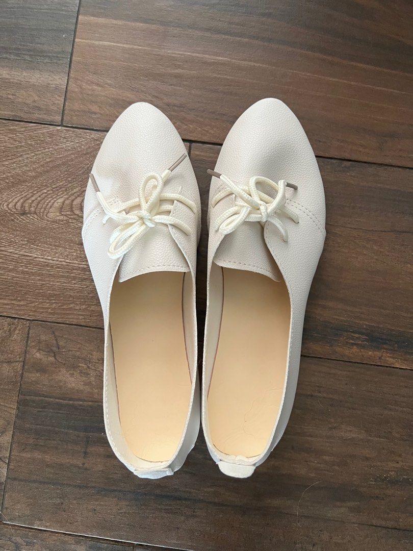 White tie sales up flats