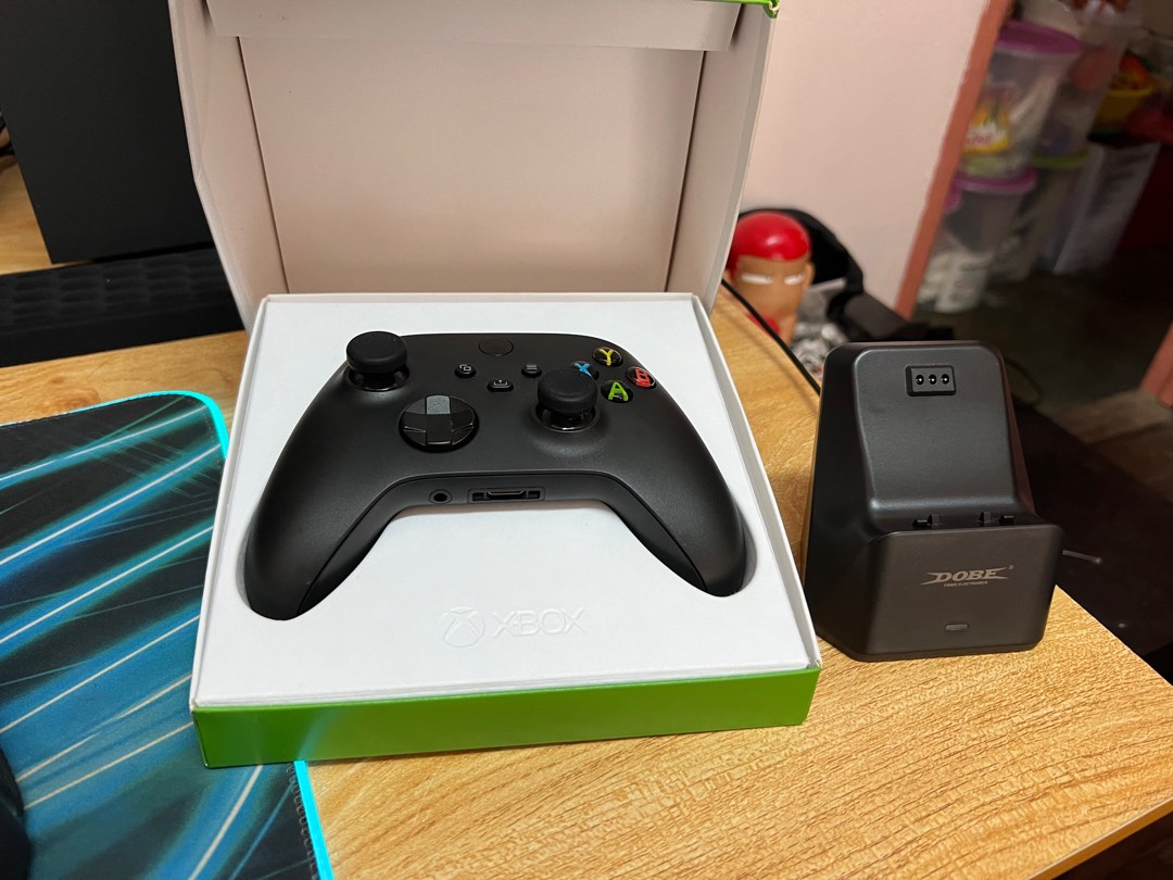 xbox series X/S controller with recharge battery and dock, Video Gaming