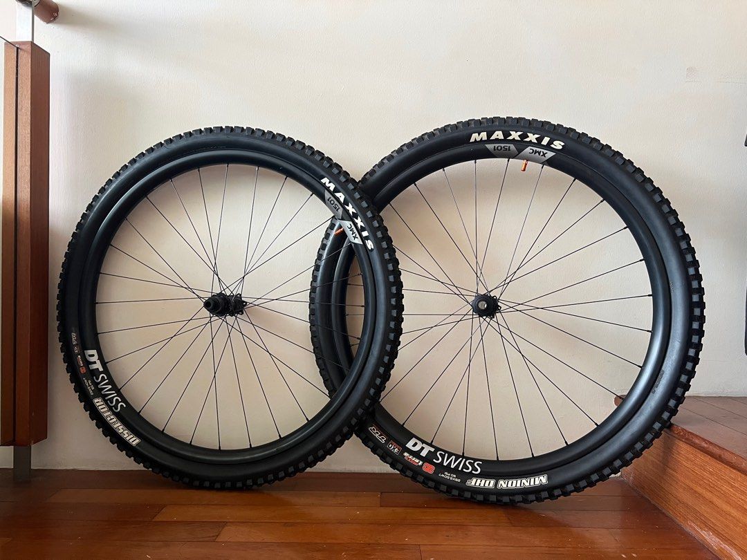DT SWISS XMC 1501 SPLINE ONE CARBON WHEELSET 29 Sports Equipment