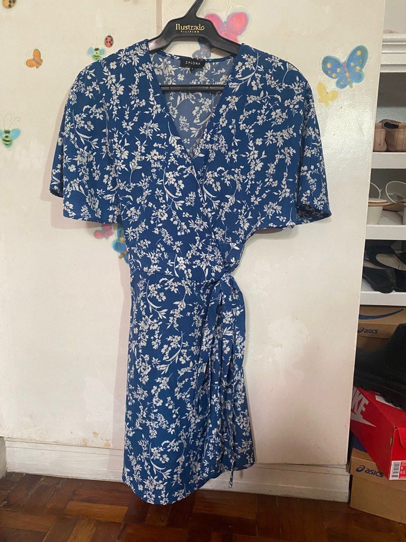 ZALORA Blue floral wrap around dress Women s Fashion Dresses
