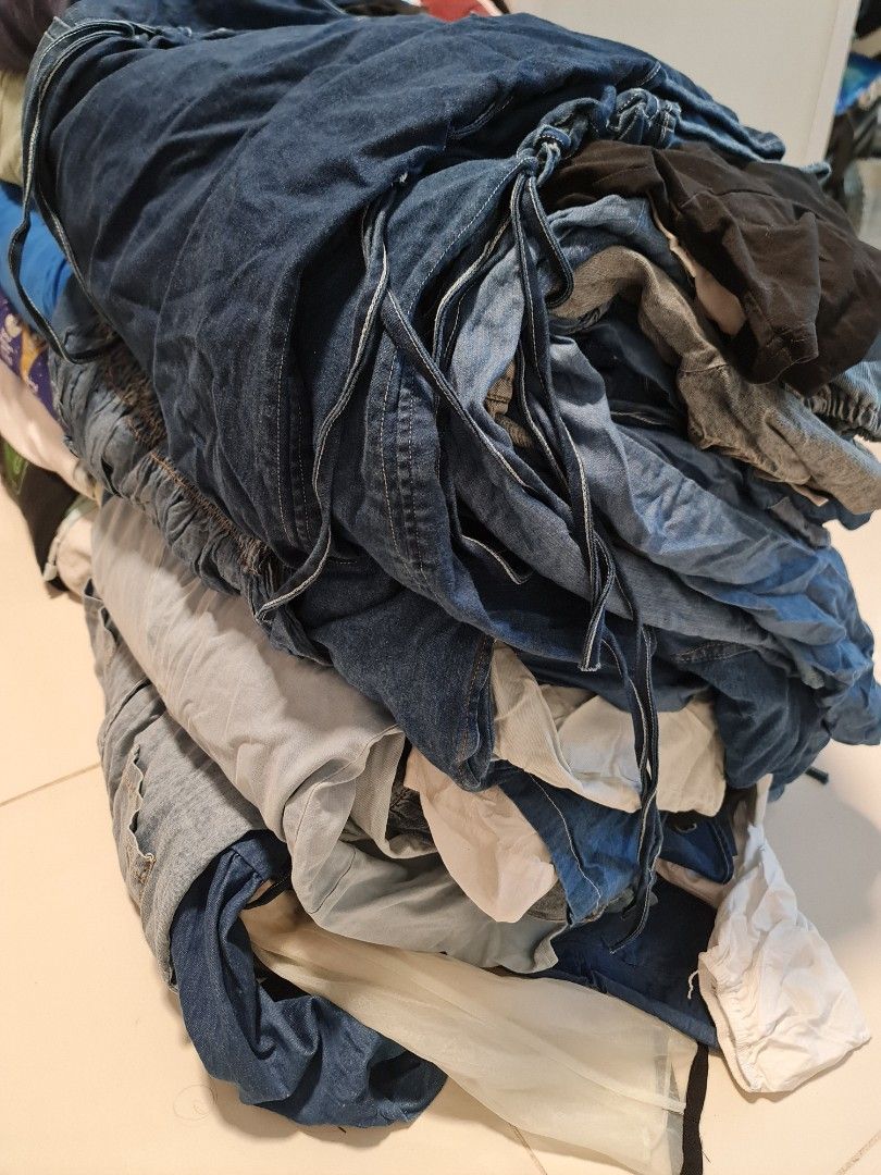 📣75pcs 😍 ASSORTED PRELOVED DENIM DRESSES (Category: Dresses) located in Pasig City. Submitted by swift.decluttering (Listing ID 1259262661, Image 1). Description: Panimula Bundle SUPER SULIT AS IS For pickup.