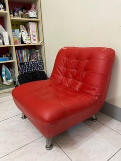 紅色小沙發 （僅有些部分有貓抓痕跡，可自行換沙發套再使用）