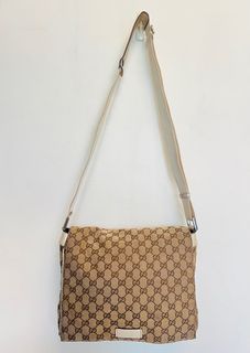 ⭐️日本帶回專櫃正品 ⭐️GUCCI 米白色經典滿版logo 大容量斜背包