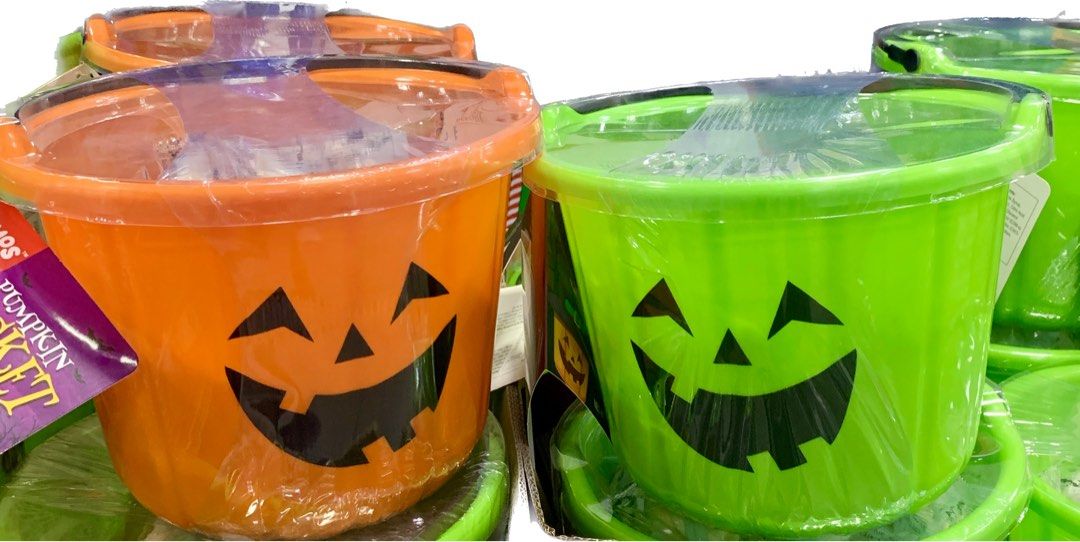 AMOS PUMPKIN BUCKET WITH MIX CANDY 500G (Category: Gift Baskets & Hampers) located in Imus. Submitted by foodhaveit24 (Listing ID 1259237682, Image 1). Description: .