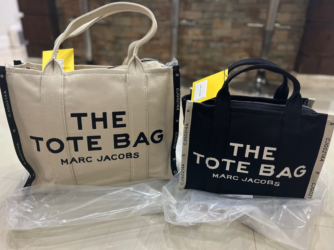 Size Comparison of MARC JACOBS THE TOTE BAGS (canvas) #marcjacobs