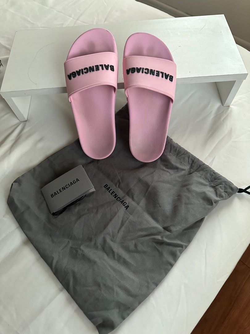 Balenciaga quilted clearance pool slides