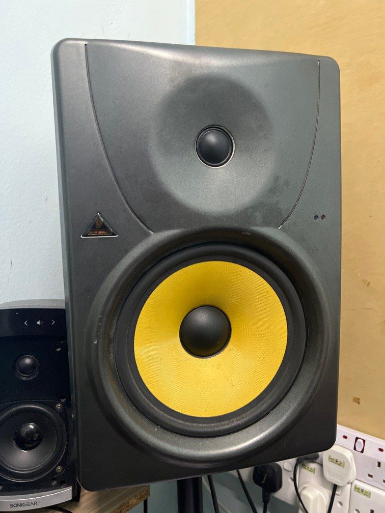 Behringer studio monitors 8 inch deals