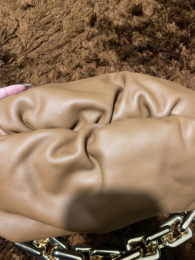 Bottega Veneta Chain Pouch (Category: Luxury Bags & Wallets) located in San Mateo. Submitted by donnalewisss (Listing ID 1259141505, Image 2). Description: Used once Like new With dust bag.