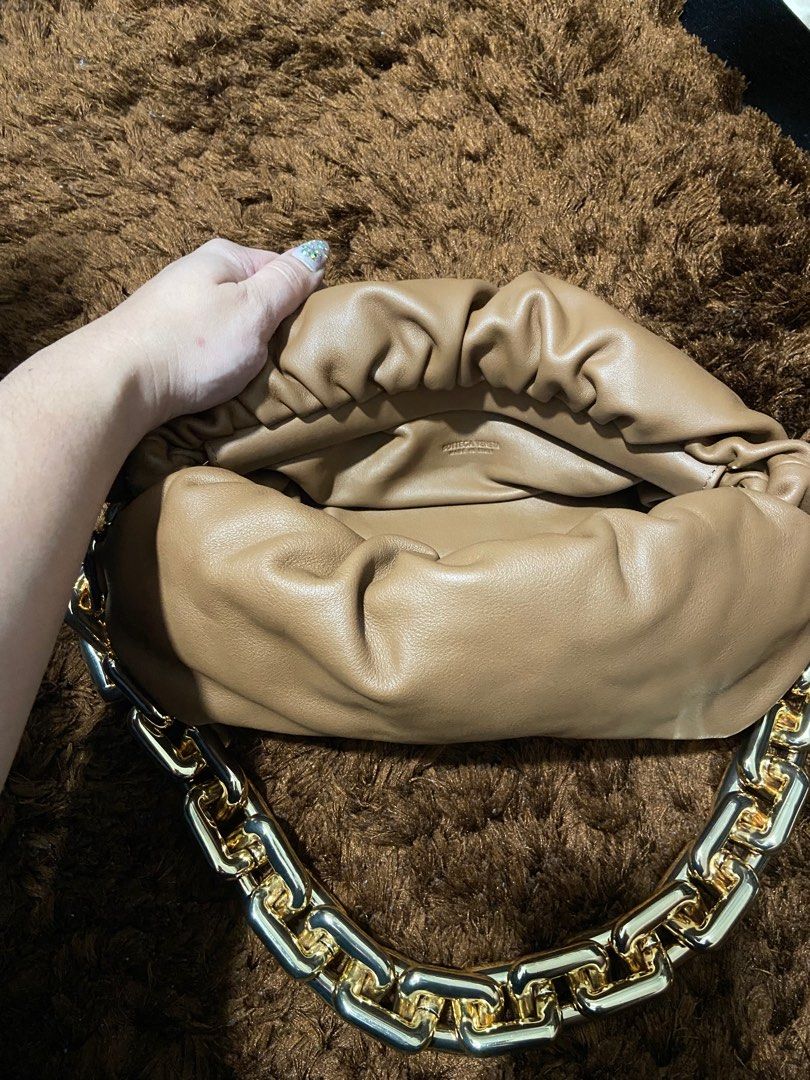 Bottega Veneta Chain Pouch (Category: Luxury Bags & Wallets) located in San Mateo. Submitted by donnalewisss (Listing ID 1259141505, Image 3). Description: Used once Like new With dust bag.