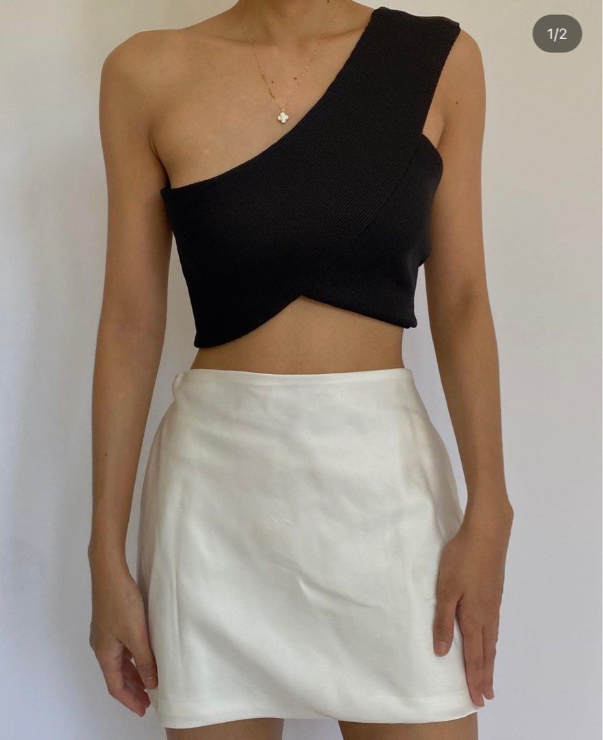 Black one shoulder top (Category: Blouses) located in Manila. Submitted by stuffbybees (Listing ID 1259147760, Image 1). Description: S to semi medium .