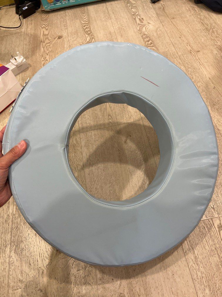 [Blessing] Free postpartum donut seat ring for haemorrhoids, Everything Else on Carousell