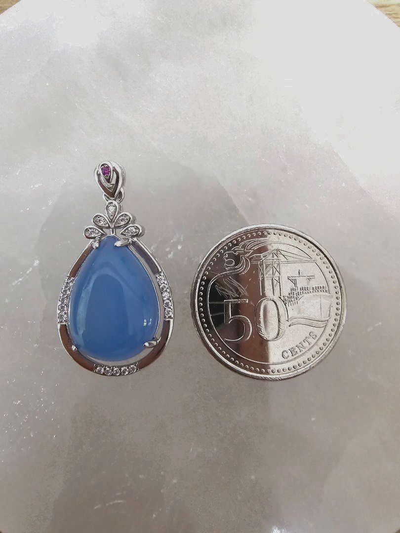 Chalcedony hotsell pendant necklace