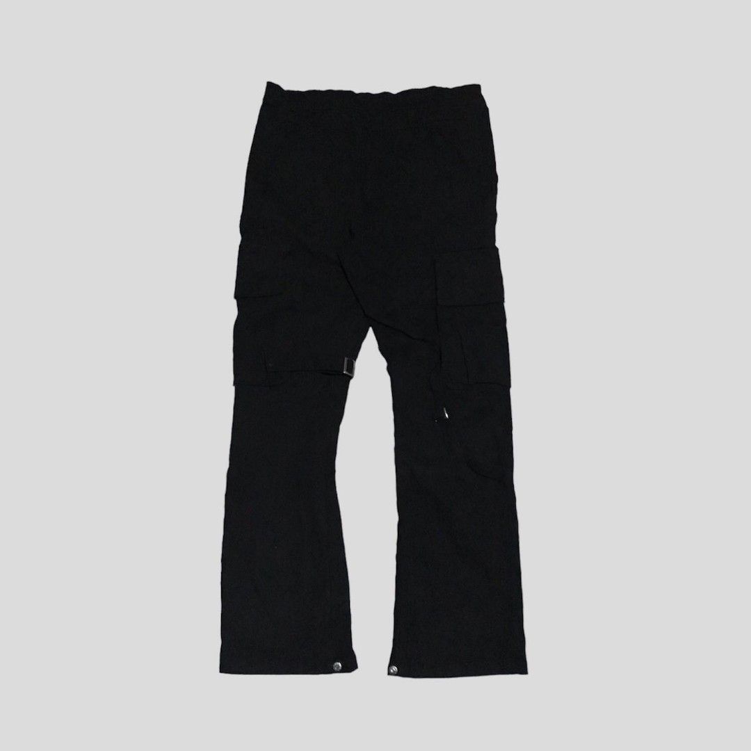 Bondage cargo flared black pants (Category: Jeans) located in Zamboanga. Submitted by _enfantsrdarchive (Listing ID 1259244510, Image 2). Description: want to sell bondage cargo flared black pants (stretch) Bondage pants or bondage trousers are trousers with zippers, straps, chains, rings and buckles, giving an appearance of a BDSM style. They come in a variety of colors and patterns; one of the most common patterns being tartan. Bondage pants al