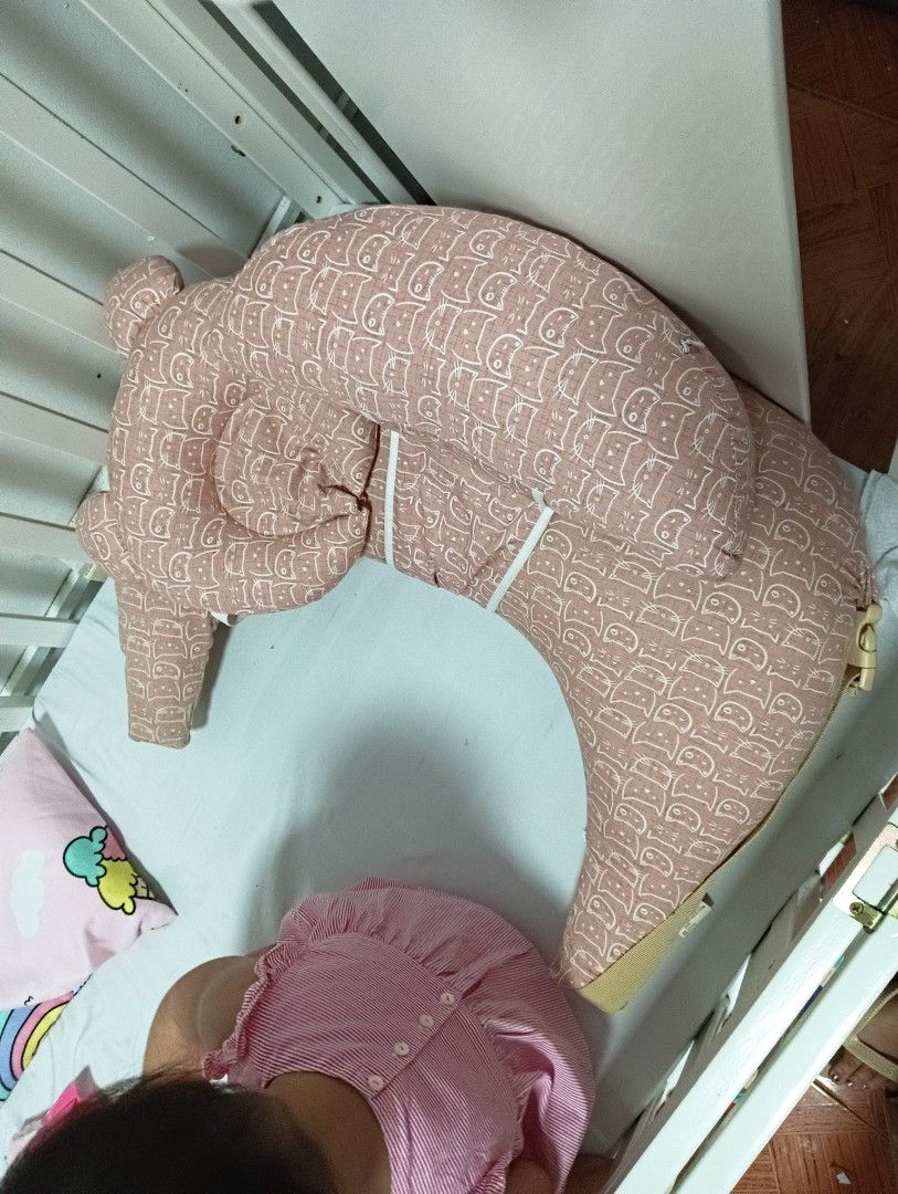Breastfeeding Nursing Pillow Multifunction (Category: Breastfeeding & Bottle Feeding) located in Manila. Submitted by fmprelovedyoulllove (Listing ID 1259202031, Image 2). Description: almost new 750 bnew price multifunctional breastfeeding pillow multifunctional nalalock sa waist nasasabit sa ulo may infant pillow for head position naadjust lahat last price posted.