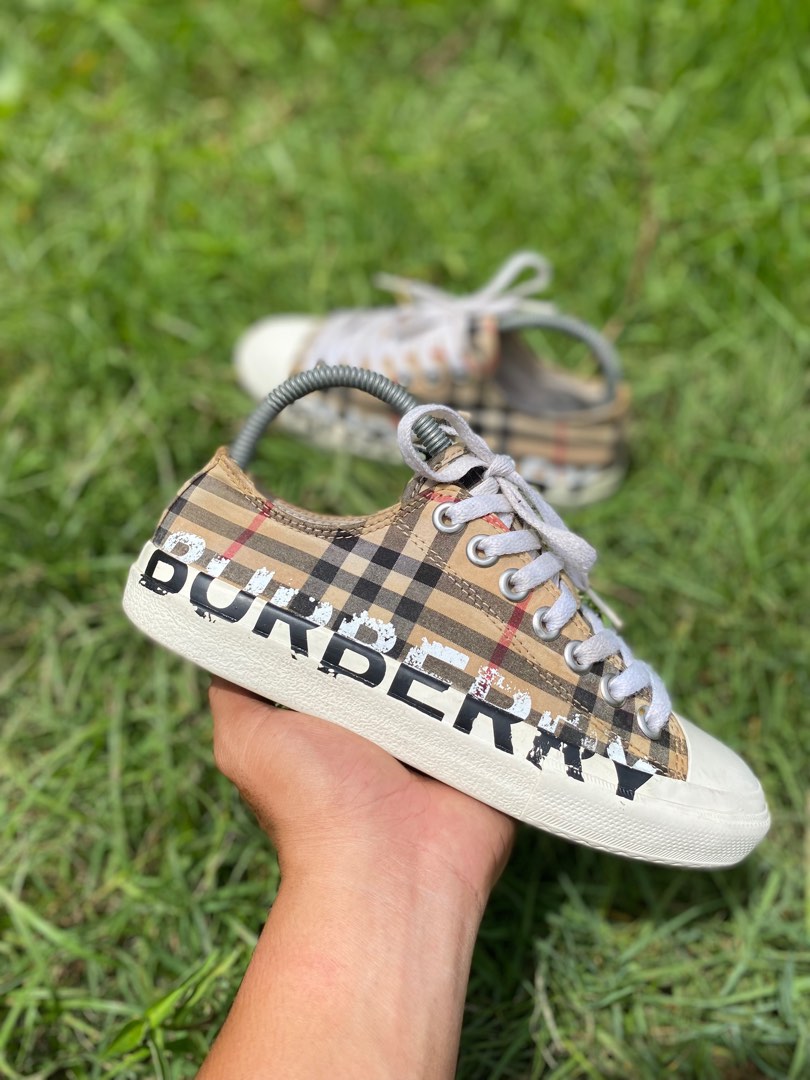 Burberry online plaid sneakers
