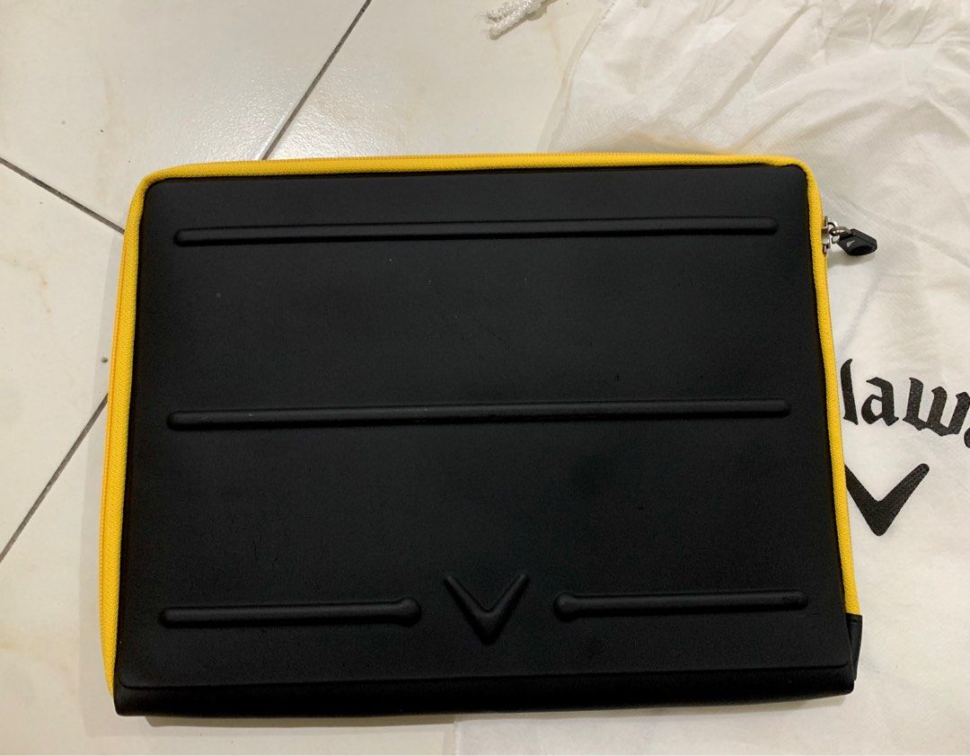 Callaway golf pouch (Category: Golf) located in Angeles City. Submitted by seol1108 (Listing ID 1259218802, Image 2). Description: Authentic Callaway golf pouch. You can put laptop, tablet, or anything. Width 13.5 inch, length 10 inch One pouch is 1,500p. I have 3 of it. With dust bag..