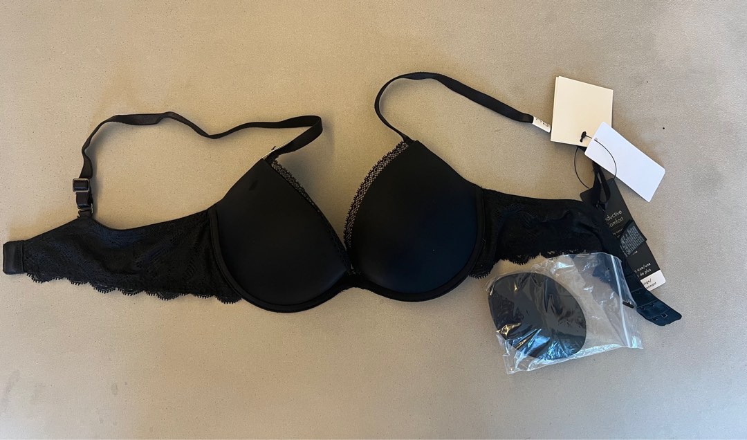Calvin Klein Bra Set - 34B Bra + Sz M Brief, 女裝, 內衣和休閒服- Carousell