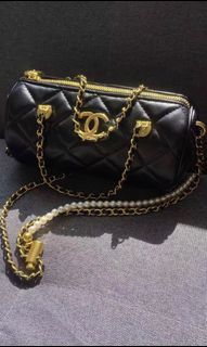 Chanel vip gift set bucket bag, Women's Fashion, Bags & Wallets, Purses &  Pouches on Carousell
