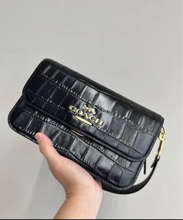 (Category: ) located in . Submitted by yhn_boutique (Listing ID 1259107793, Image 1). Description: .