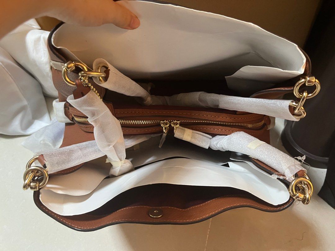 Coach Dalton 31 bag, Women's Fashion, Bags & Wallets, Shoulder Bags on Carousell