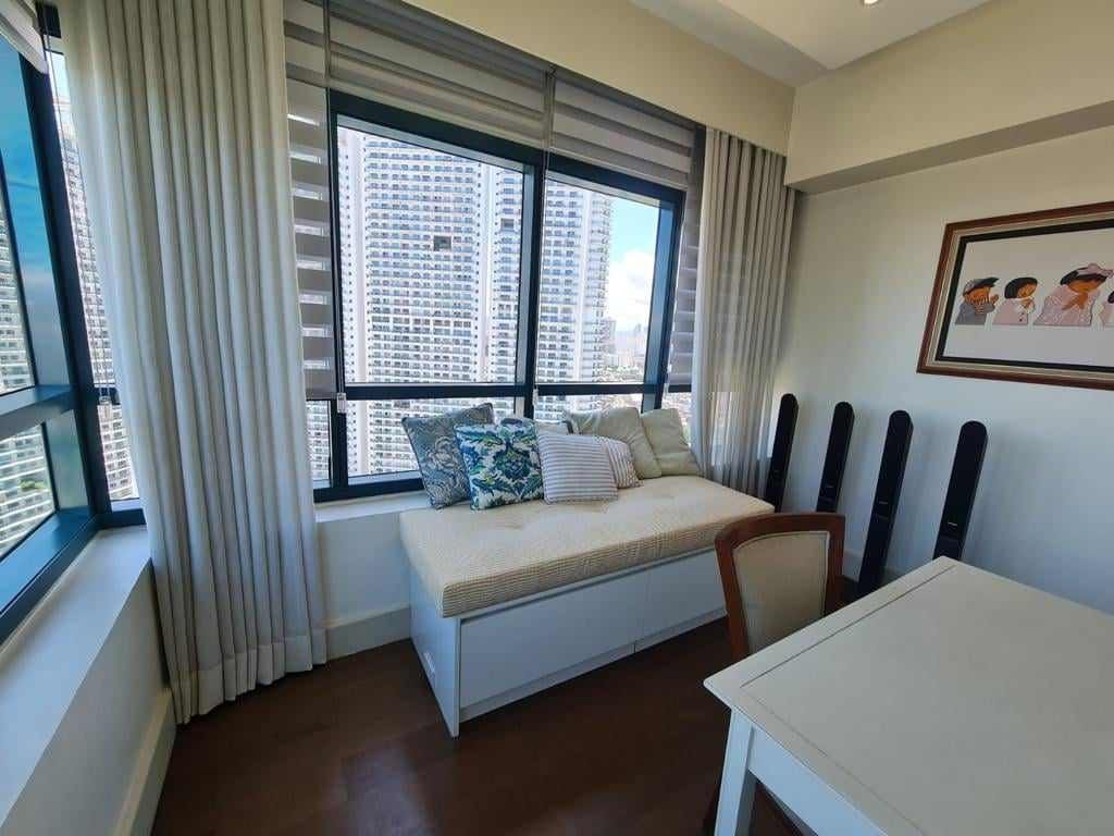 CONDOMINIUM UNIT for SALE Edades Tower and Garden Villas Rockwell ...