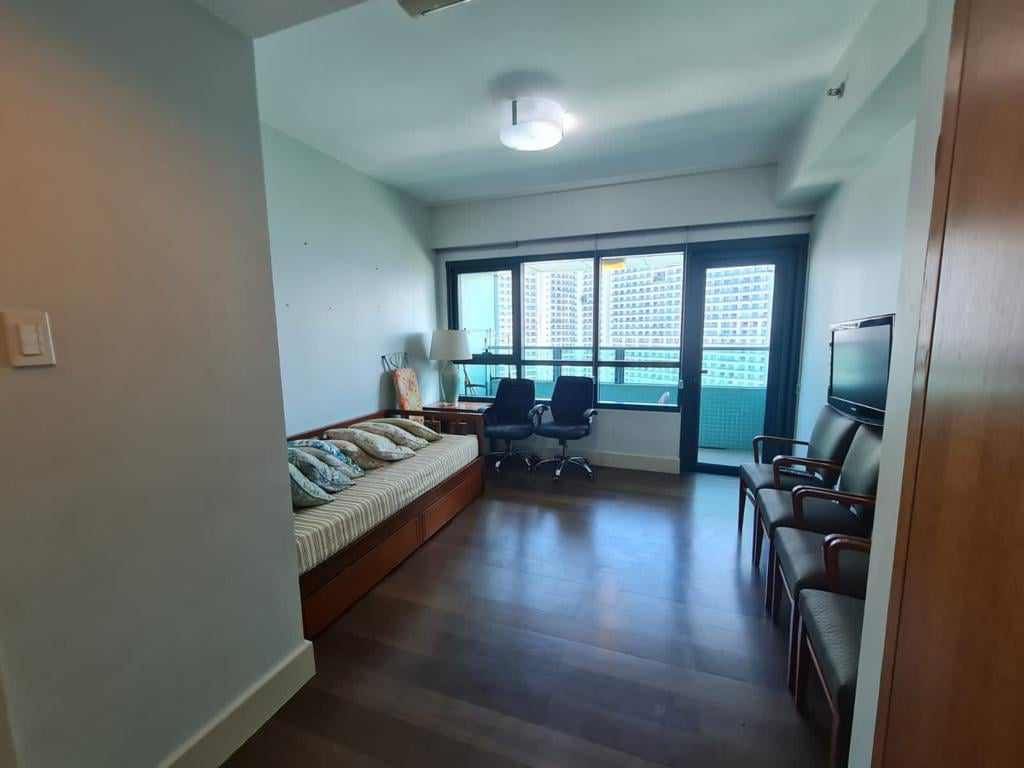 CONDOMINIUM UNIT for SALE Edades Tower and Garden Villas Rockwell ...