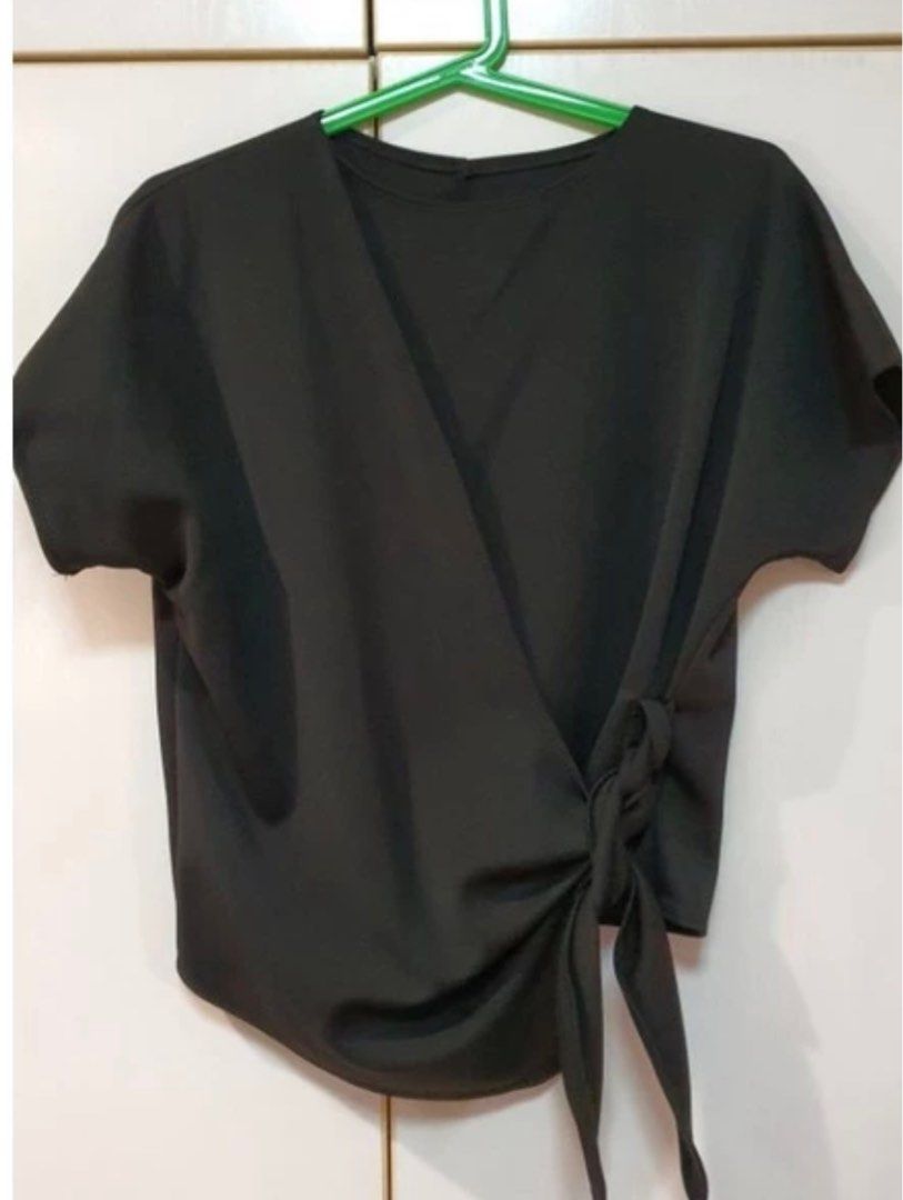Freesize Black Wrap Around Top (Category: Blouses) located in Quezon City. Submitted by wantstodeclutter (Listing ID 1259106647, Image 1). Description: Like new Used 2 times Can fit small to medium.