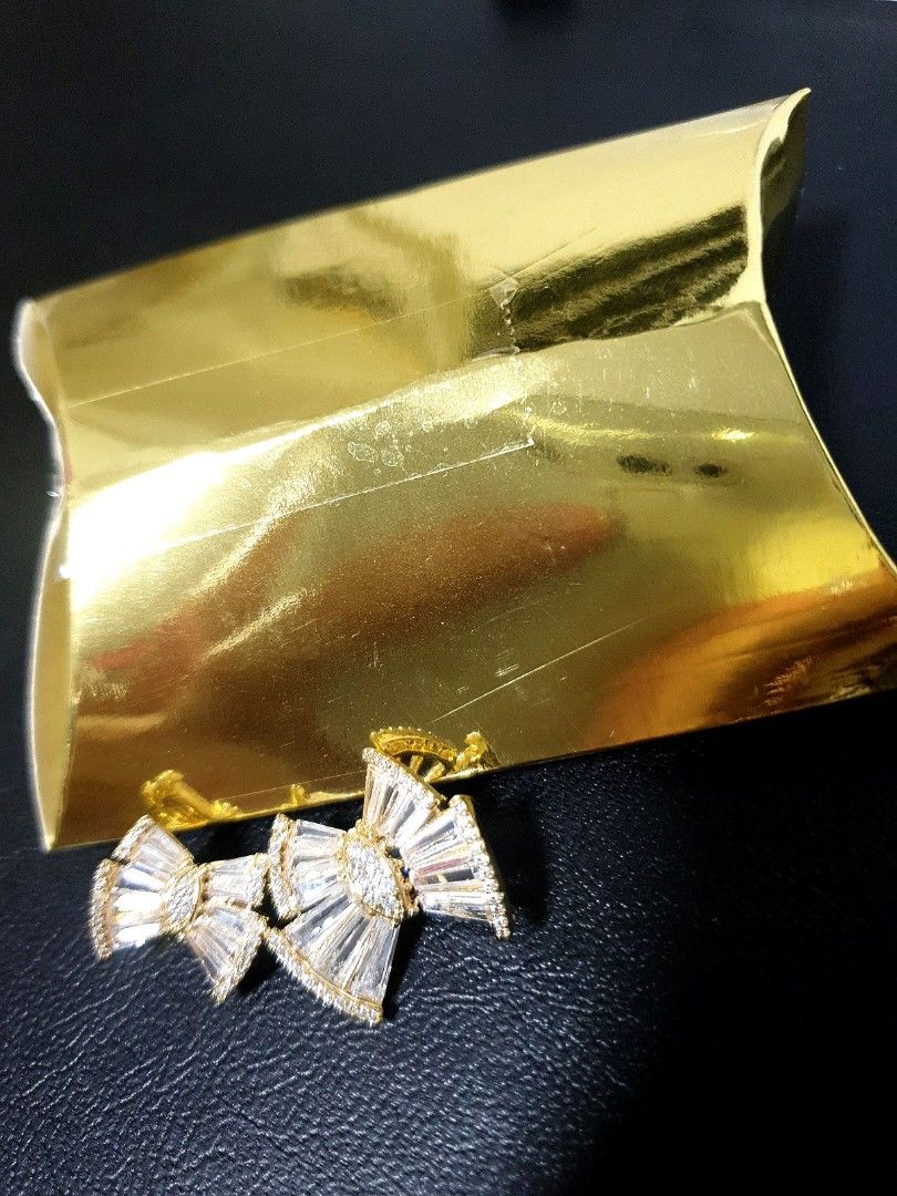 Garden by the Bay crystal column ribbons pin brooch jewellery, Women's