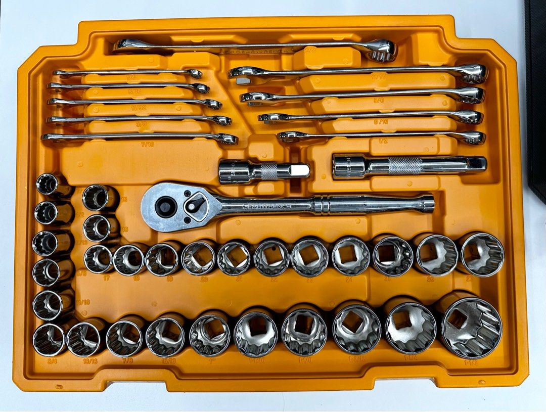 GearWrench 239piece SAE/Metric Standard & Deep Mechanics Tool Set