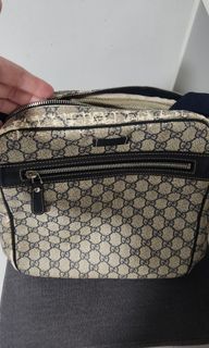 Gucci cosmetic bag women/men beauty bag, Luxury, Bags & Wallets on Carousell