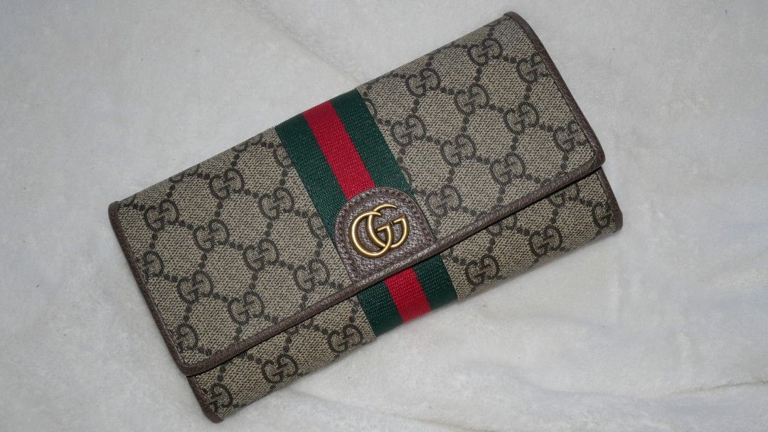 GUCCI Cherry line Long Wallet (Category: Luxury Bags & Wallets) located in Calamba. Submitted by dreamela (Listing ID 1259131598, Image 1). Description: 🌸Not Guaranteed🌸 🌸PVC Leather🌸 🌸No Issue MOP GCASH MOD JNT.
