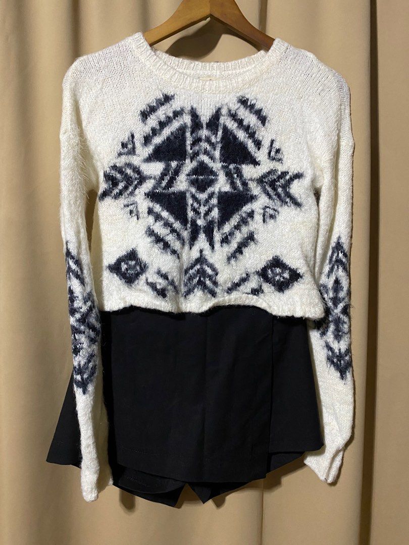 Hollister clearance fuzzy sweater