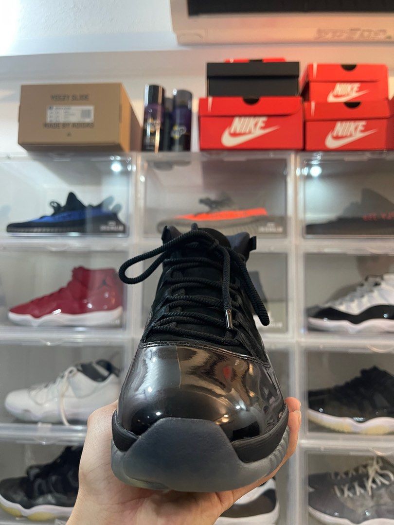 All black jordan discount 11 cap and gown