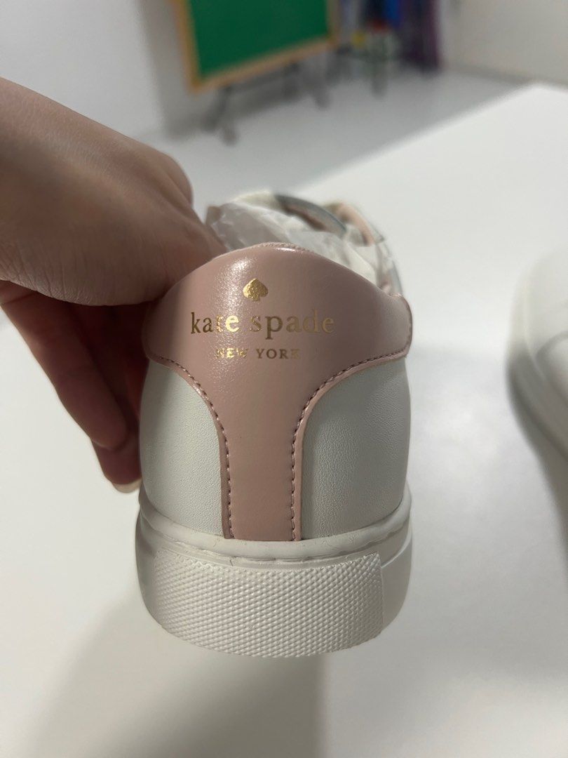 White sneakers discount in style 219