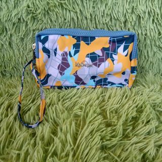 Kipling pouch
