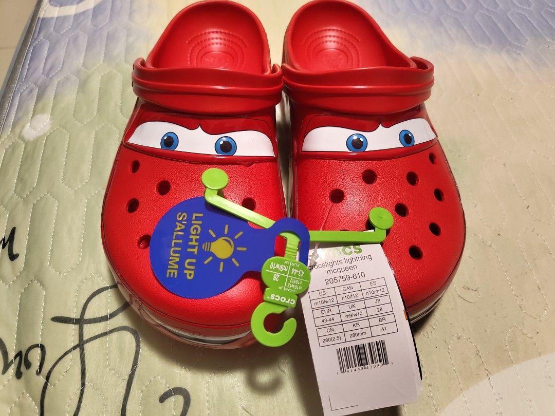 Mcqueen crocs discount with wheels