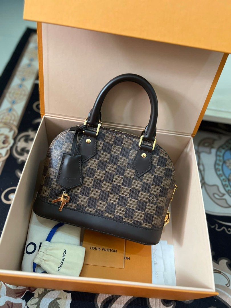 Like New Louis Vuitton Alma BB Damier chip 2023, complete set, receipt plaza  indonesia mall. Cakepppp 😍🔥🔥, Barang Mewah, Tas & Dompet di Carousell