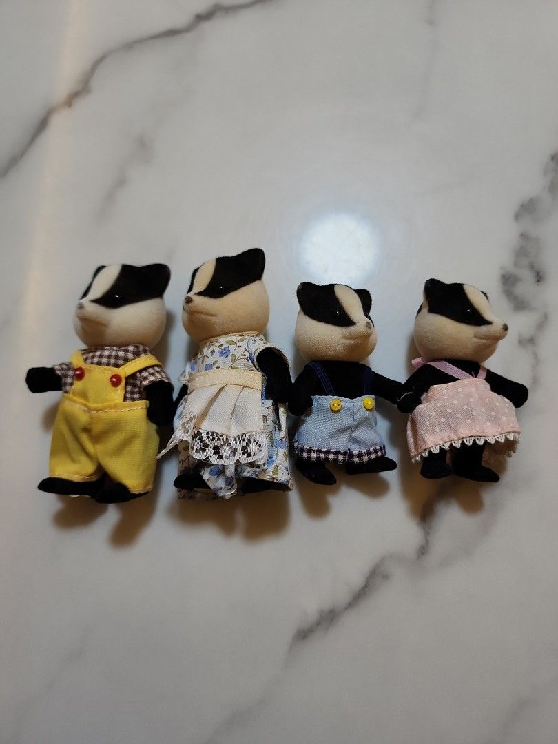 Loose complete Vintage Sylvanian Families Badger Family