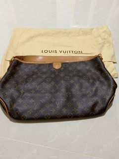 Louis Vuitton Monogram Brown Leather Kidney Bean Shoulder Bag, Women's  Fashion, Bags & Wallets, Shoulder Bags on Carousell