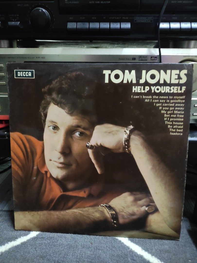 [LP] Tom Jones Help Yourself, Hobbies & Toys, Music & Media, Vinyls