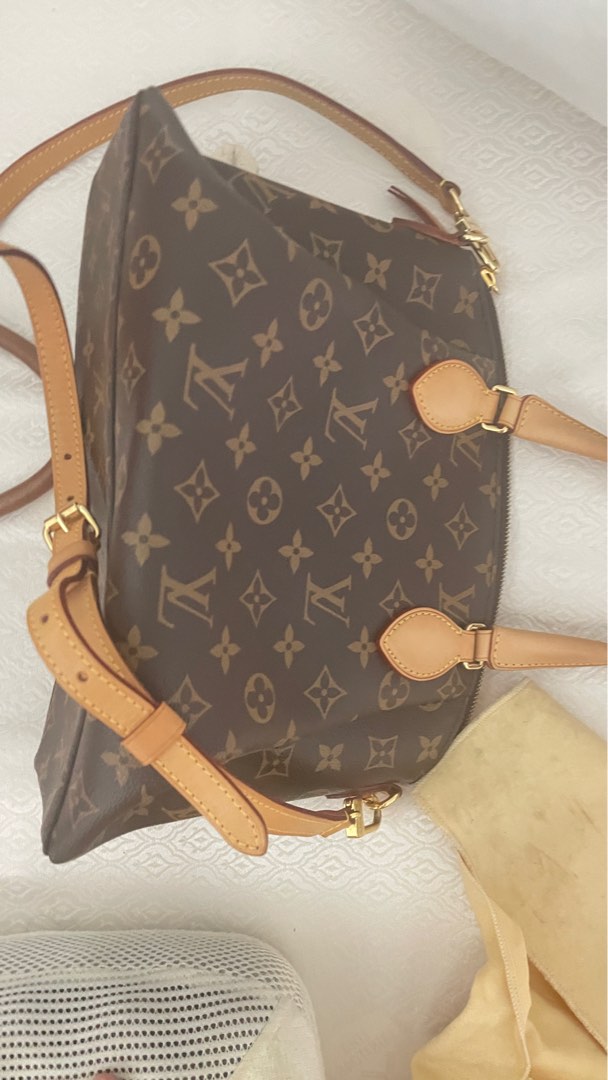 LV Bag, Luxury, Bags & Wallets on Carousell