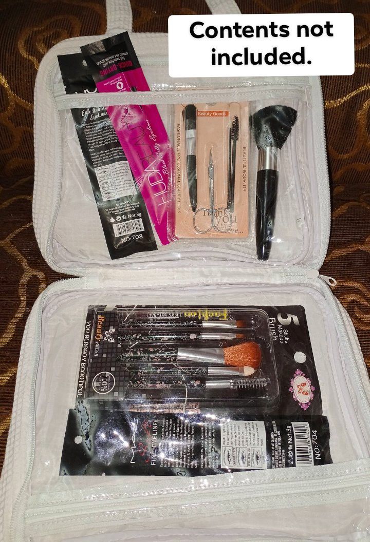 Makeup Bag/Organizer White (Category: Makeup) located in Baguio. Submitted by miesziel27 (Listing ID 1259202186, Image 3). Description: Contents not included..