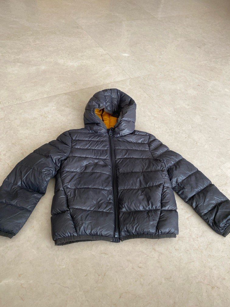 MANGO bubble jacket (Category: Babies & Kids Fashion) located in Singapore. Submitted by villaborghese (Listing ID 1259097282, Image 1). Description: Winter jacket meant for 5-6yr old. Worn for a week when borders reopened in 2021.