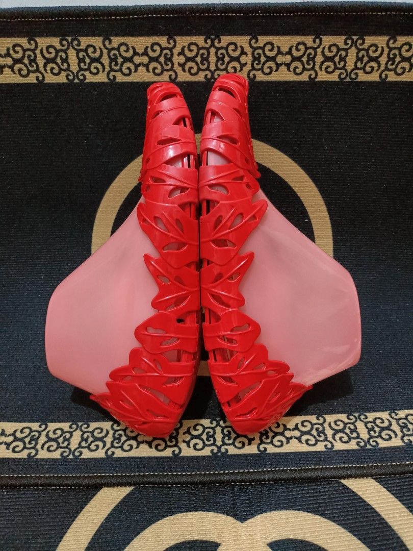 Melissa Preloved Shoes (Category: Sandals) located in Laoag. Submitted by mandmsapatoz (Listing ID 1259163707, Image 3). Description: For sale Preloved Melissa Shoes size US 9 25.5 CM.